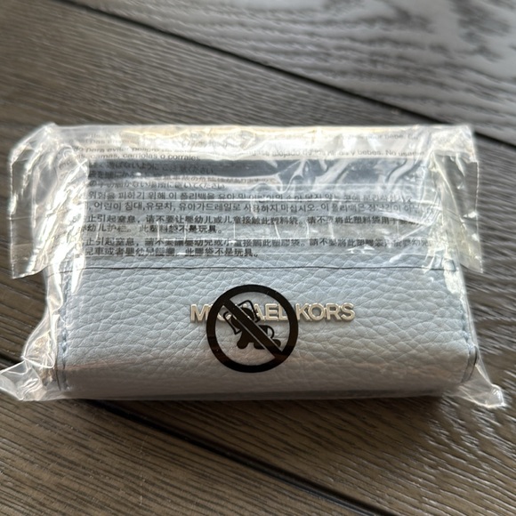 NWT Michael Kors jet set travel compact wallet - Picture 10 of 10